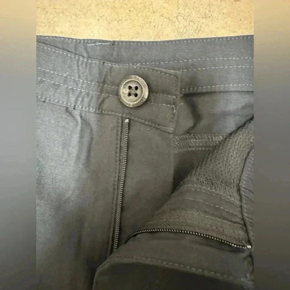 Eddie Bauer Tech Capri Pants Women's Size 6
Navy Storm Repel UPF50 - Picture 9 of 10